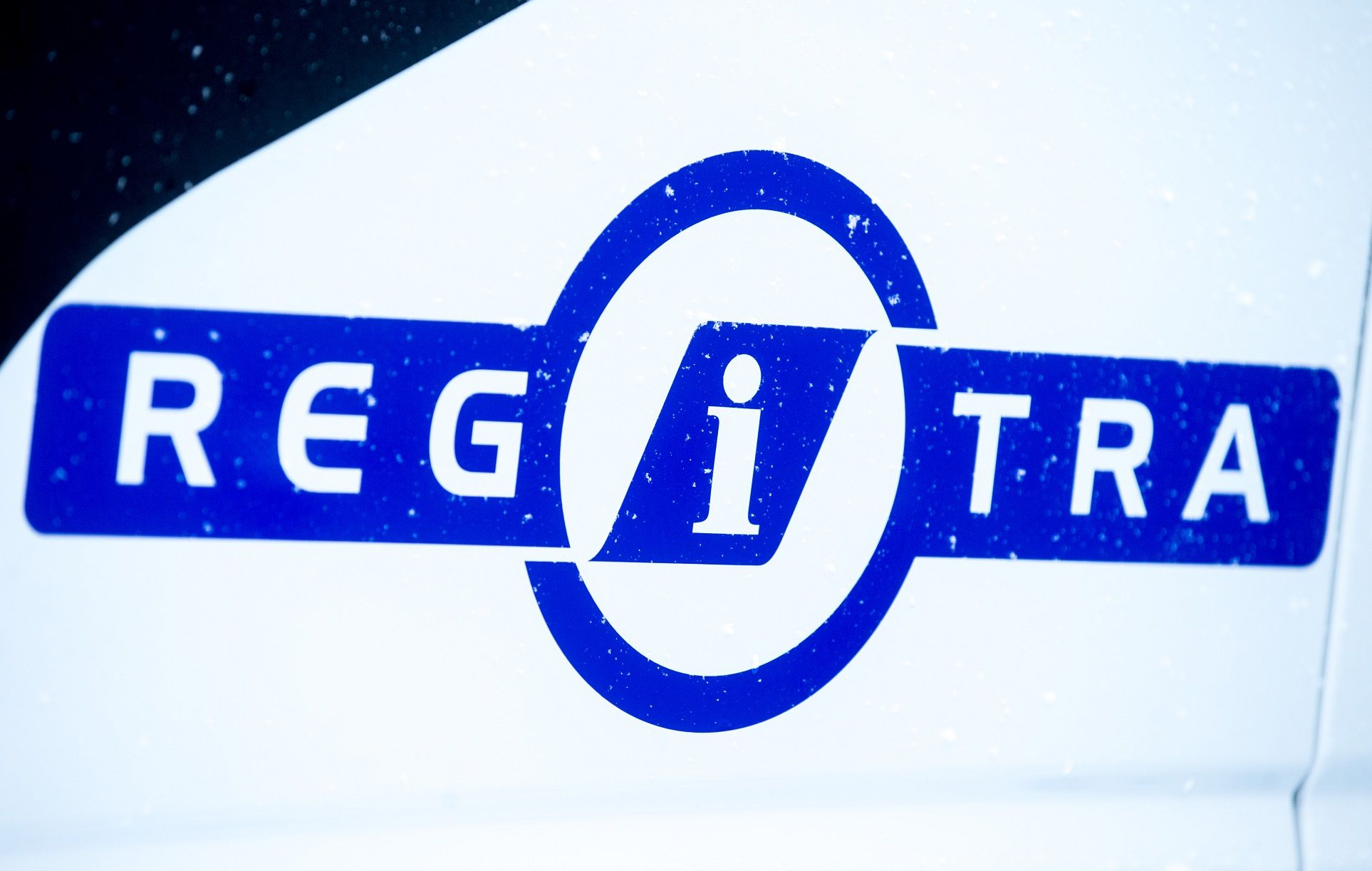 Sidabrinis Regitros automobilis.