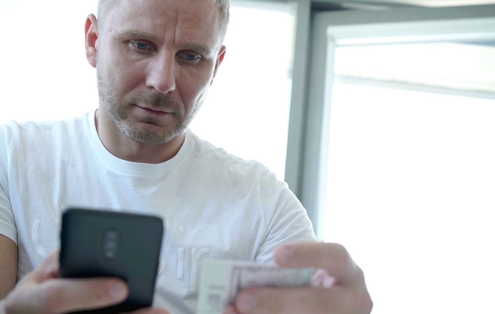 Asmuo registruojasi į egzaminą.