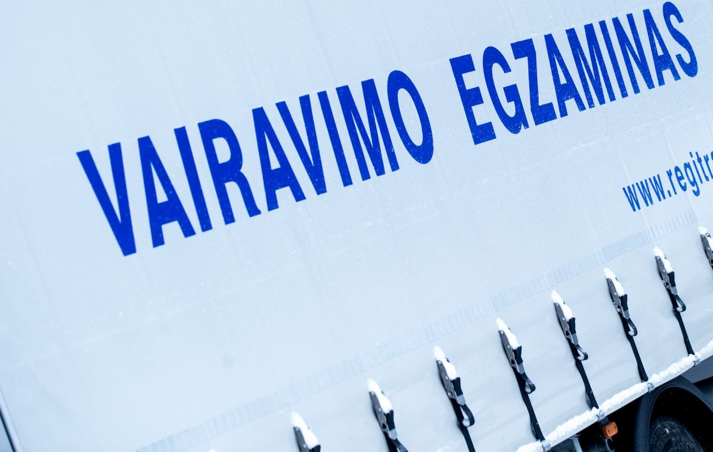Užrašas VAIRAVIMO EGZAMINAS.