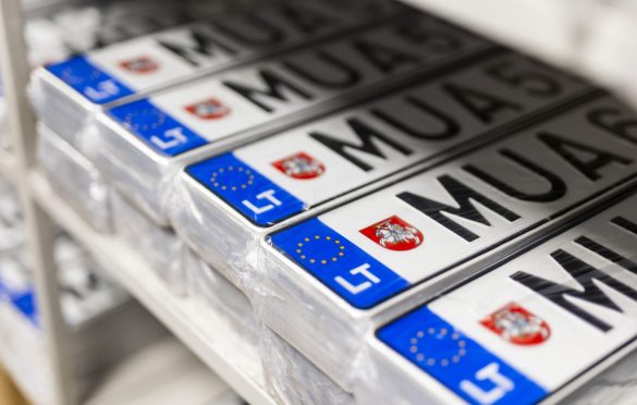 Krūvelėmis sudėti valstybiniai numerio ženklai