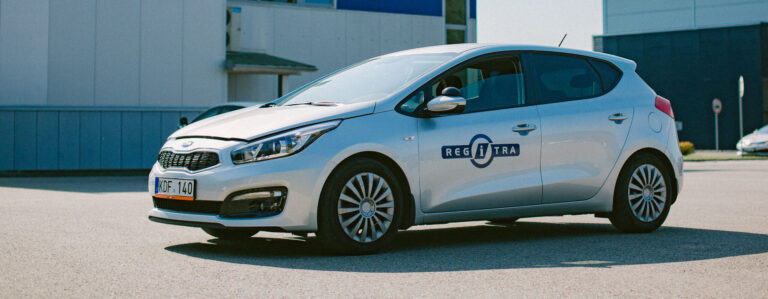 Sidabrinis Regitros automobilis