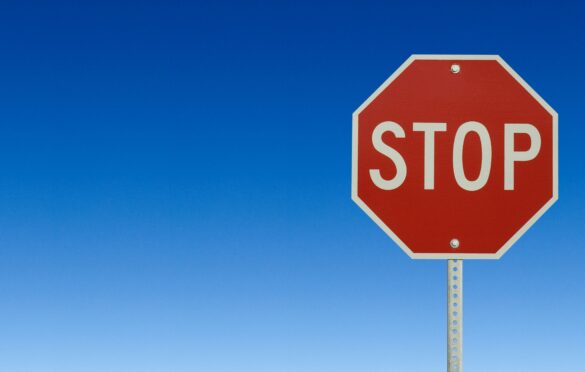 Stop ženklas ir dangus