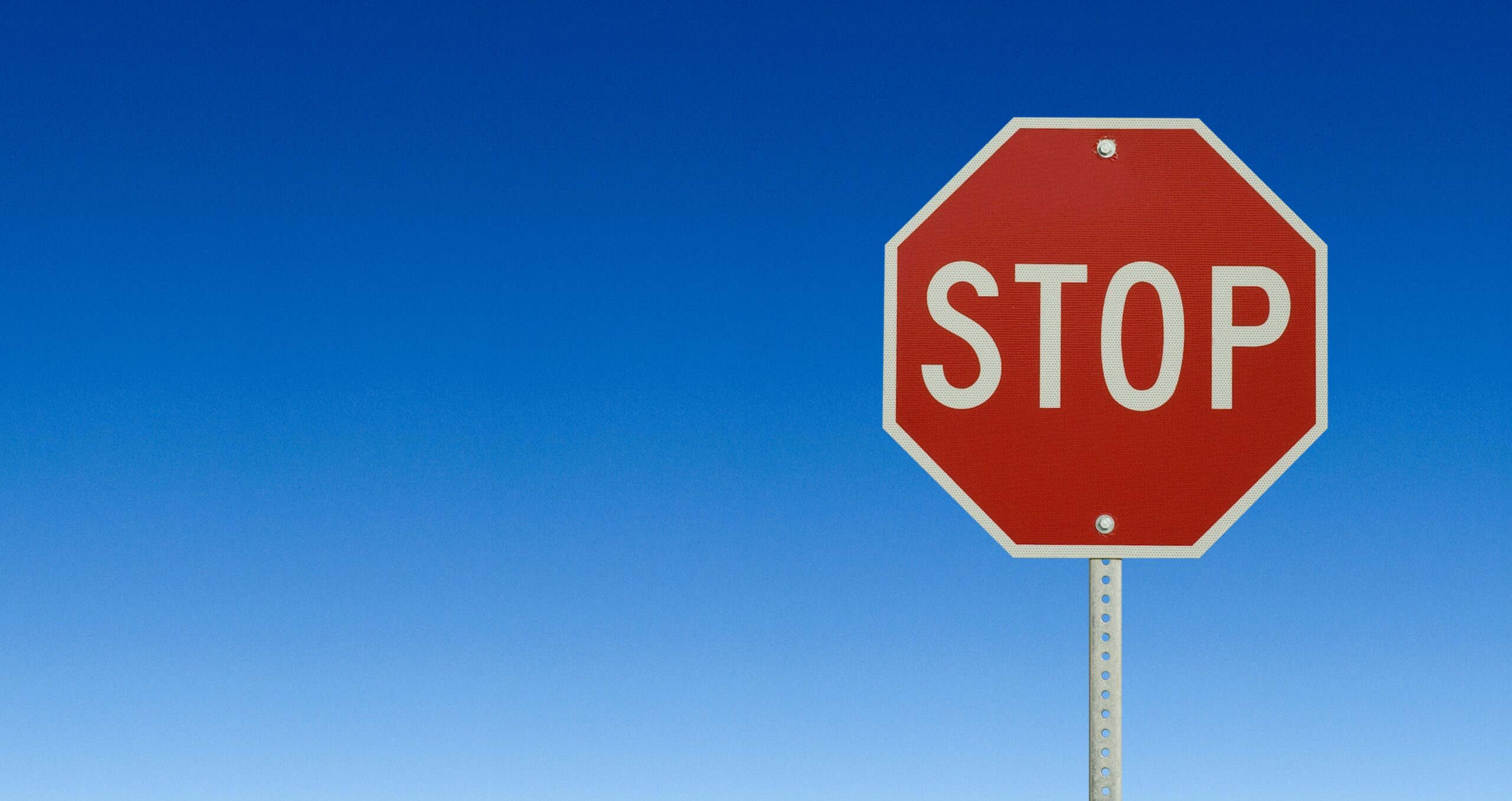 Stop ženklas ir dangus