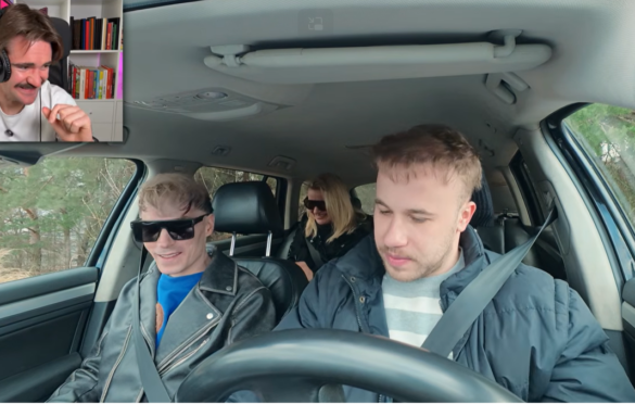 Trys žmonės automobilyje